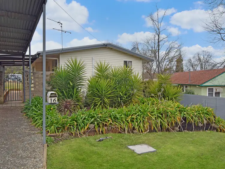 16 Florence Street, Young NSW 2594