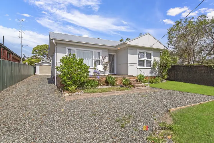 6 Huene Avenue