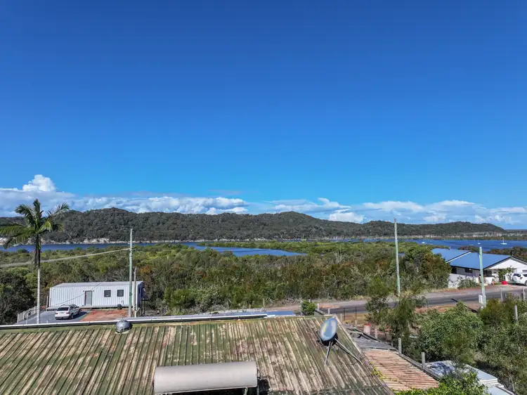 4 Hillview Pde, Russell Island QLD 4184