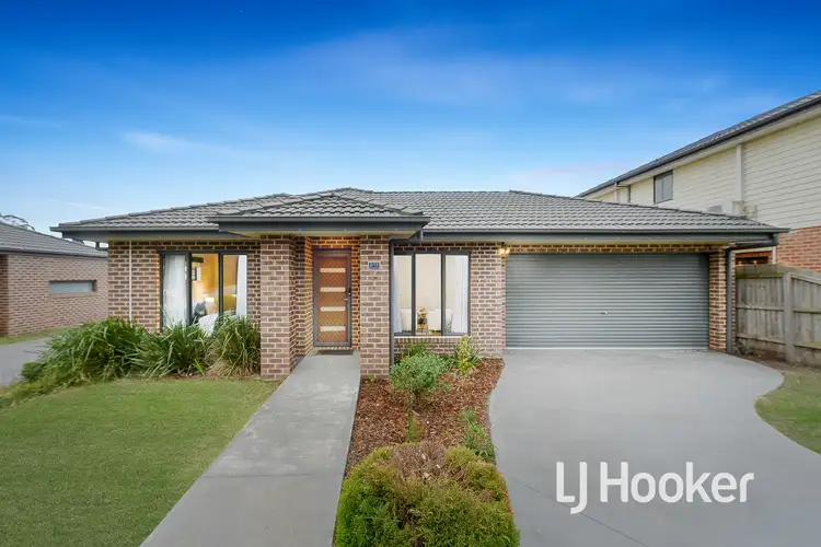 Main view of Homely unit listing, 2/15 Elizabeth Street, Cranbourne North VIC 3977