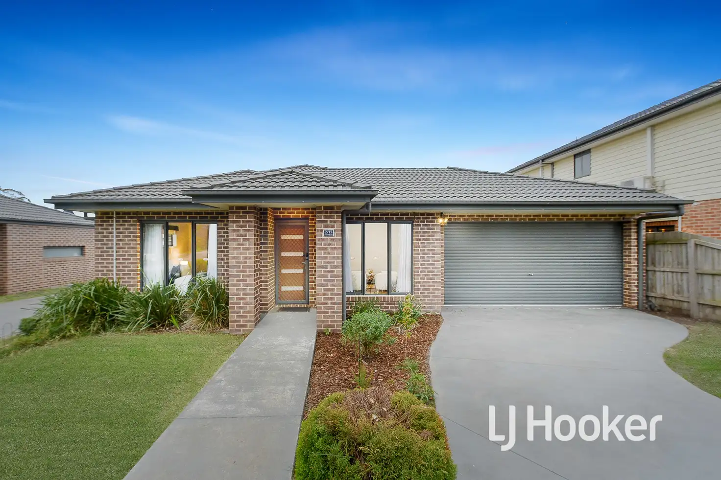 Main view of Homely unit listing, 2/15 Elizabeth Street, Cranbourne North VIC 3977
