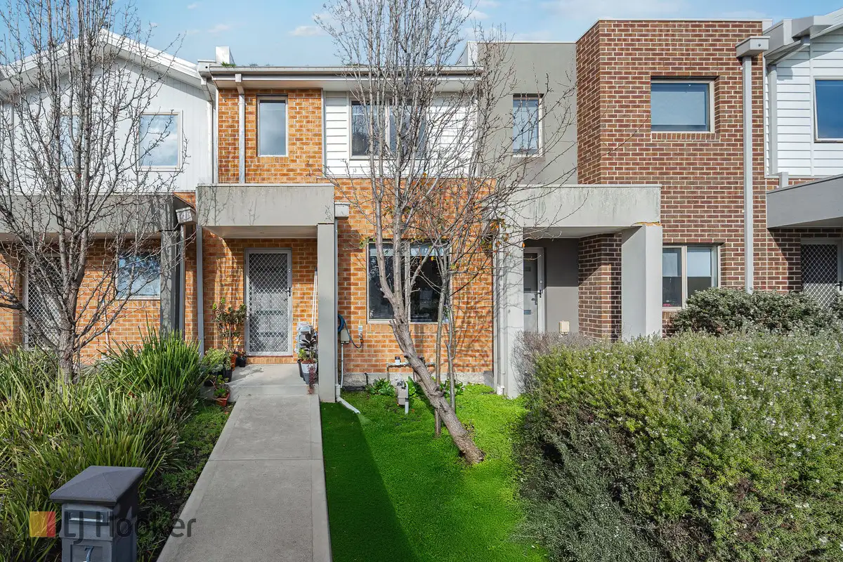 Main view of Homely townhouse listing, 7 Essence Parkway, Craigieburn VIC 3064