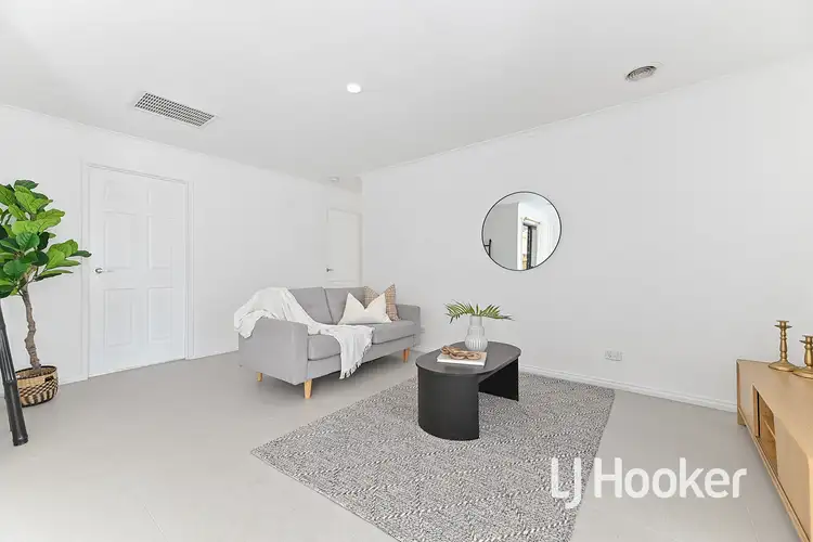 Sixth view of Homely house listing, 8 Maltravers Crescent, Cranbourne North VIC 3977