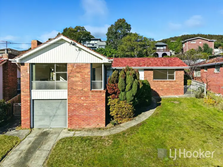 15 Henley Street, Lindisfarne TAS 7015