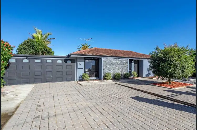 16 Tomlinson Place, Armadale WA 6112