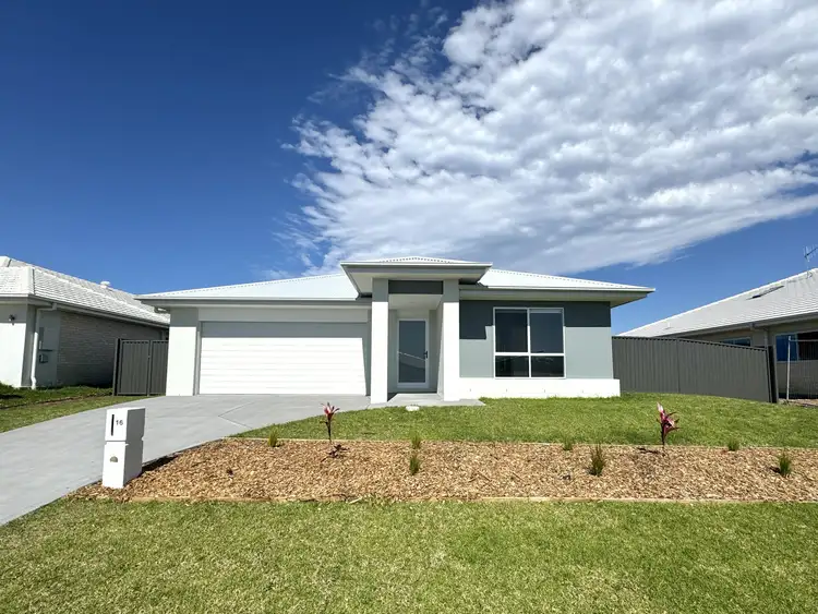 16 Cubbaroo Street, Old Bar NSW 2430