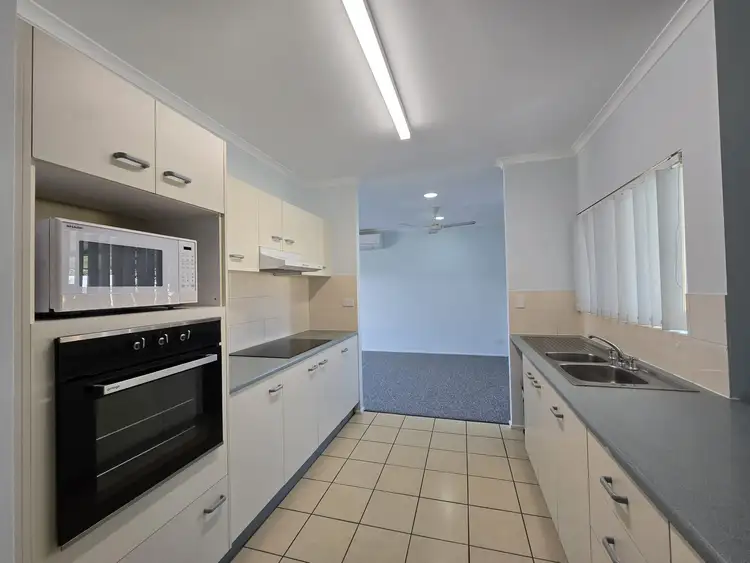 2 Kirraly Close, Mooroobool QLD 4870