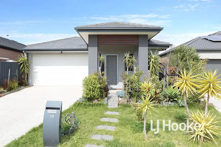 19 Banbury Street, Williams Landing VIC 3027