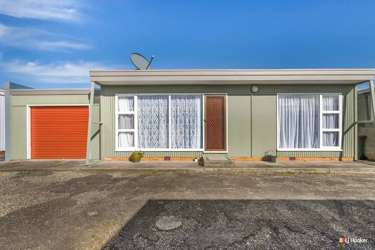 2/18 West Jenner Street