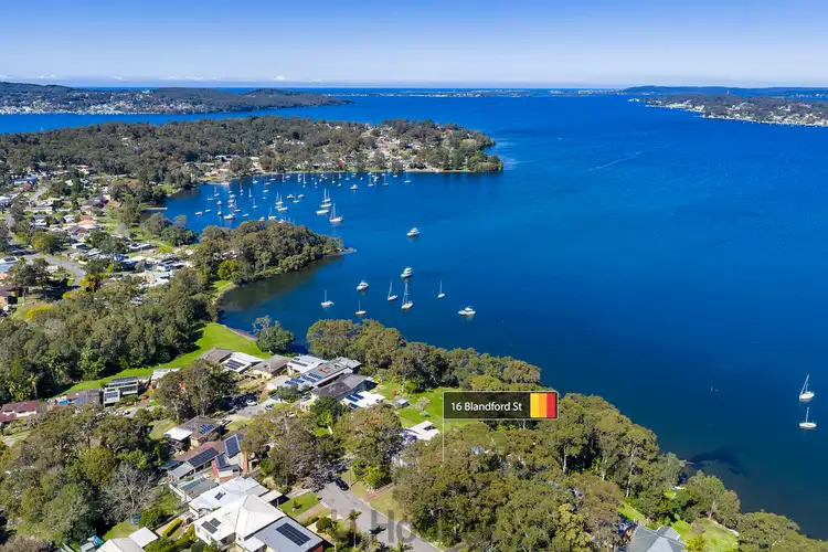 16 Blandford Street, Fennell Bay NSW 2283
