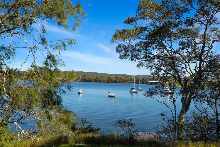 16 Blandford Street, Fennell Bay NSW 2283