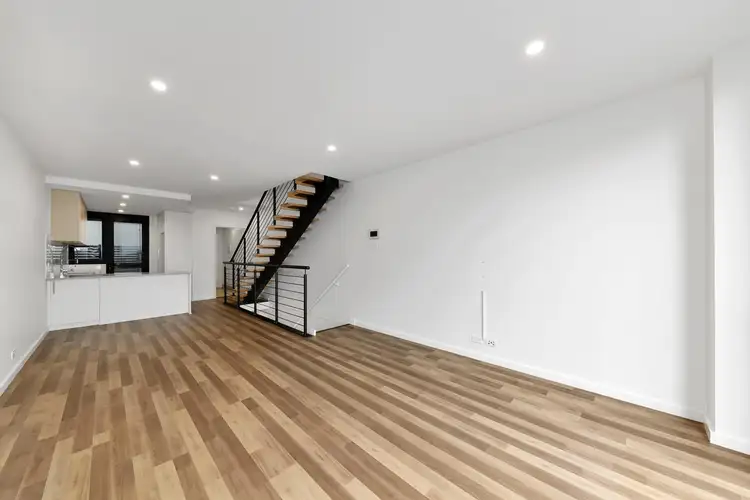 2/1 Calaby Street, Coombs ACT 2611