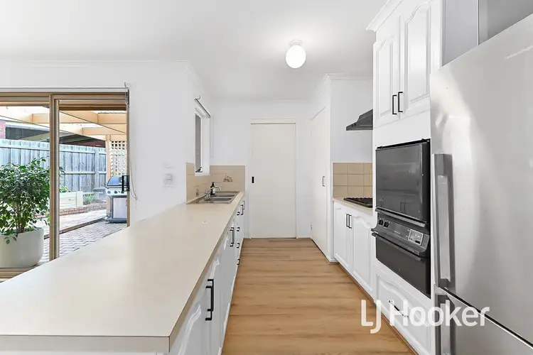 Sixth view of Homely house listing, 2/4 King David Court, Hampton Park VIC 3976