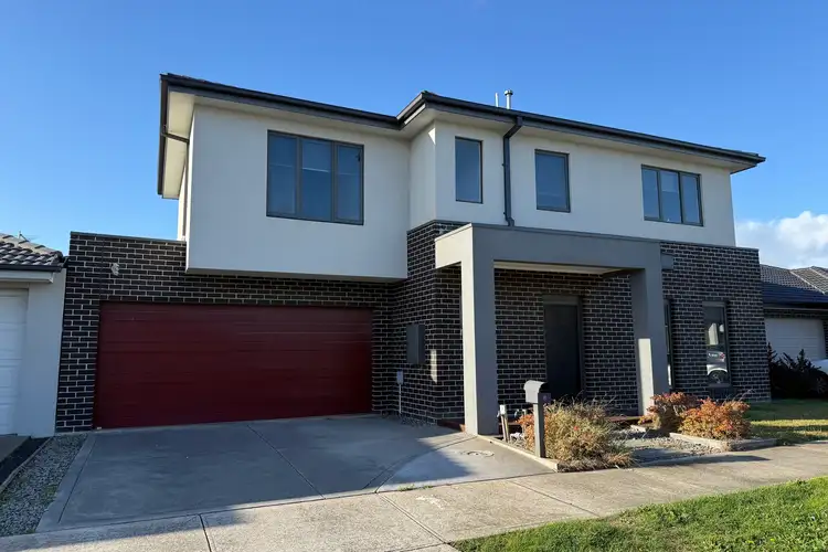 8 Stonemason Road, Clyde North VIC 3978