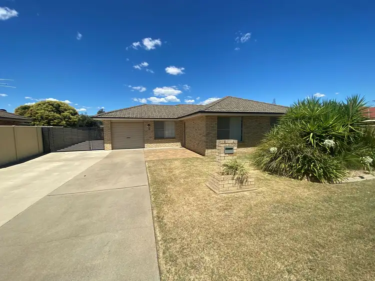 4 Caley Close, Westdale NSW 2340