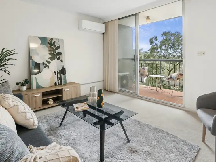 14/300A Burns Bay Road