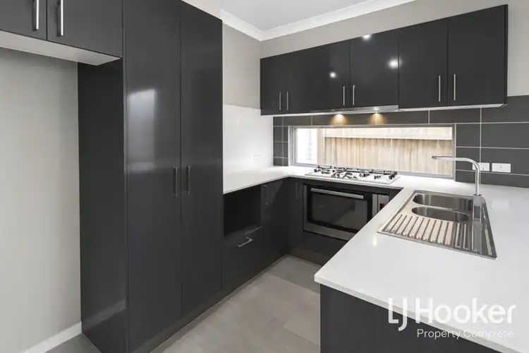 8 Carpenter Street, Yarrabilba QLD 4207