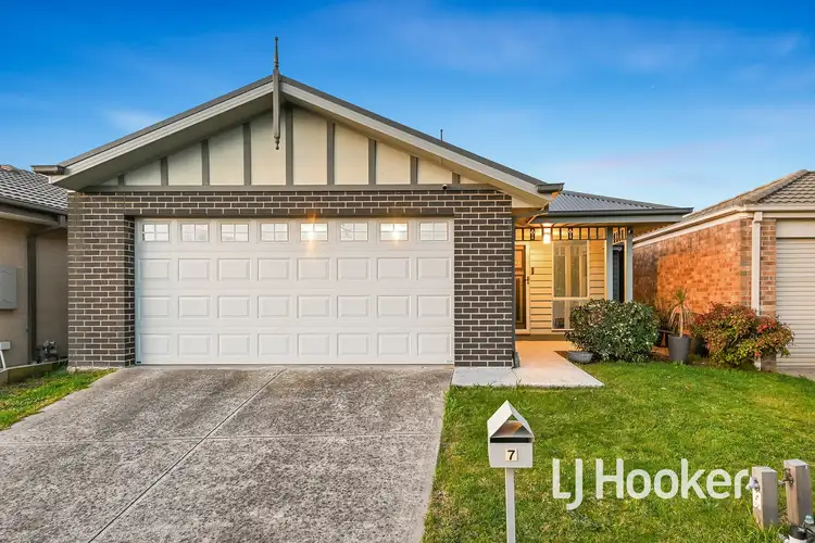 7 Spinebill Court, Pakenham VIC 3810