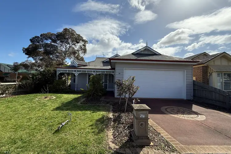 38 Lindsay Crescent, Lynbrook VIC 3975