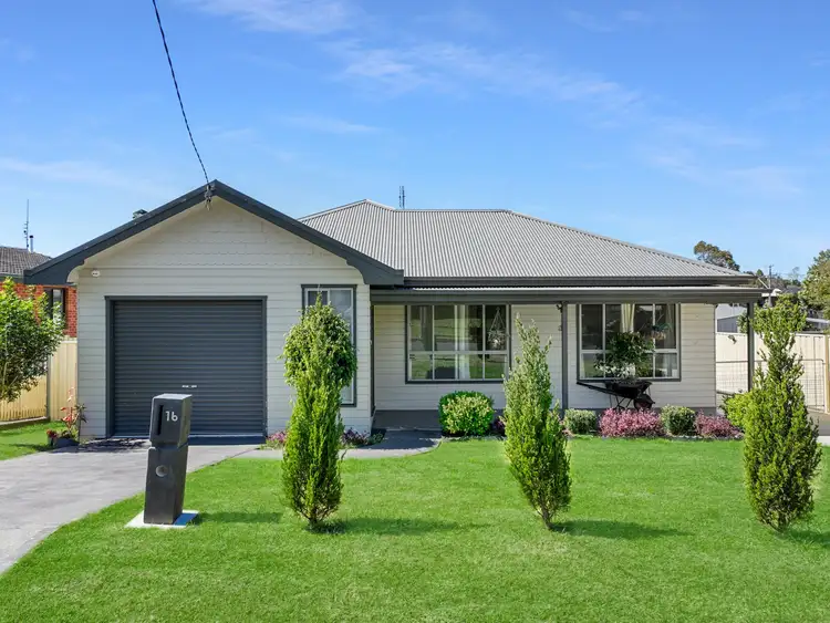 16 Elizabeth Avenue, Nowra NSW 2541