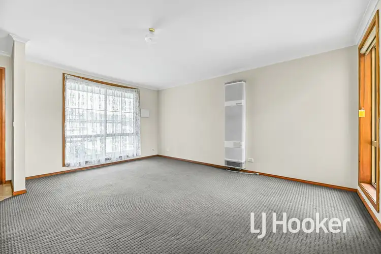 Fifth view of Homely house listing, 7 Capri Court, Pakenham VIC 3810