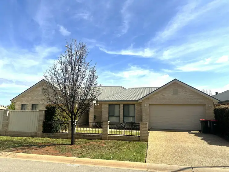 2 Salvanza Cres, Griffith NSW 2680