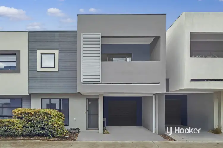 16 Nugget Way, Cranbourne East VIC 3977