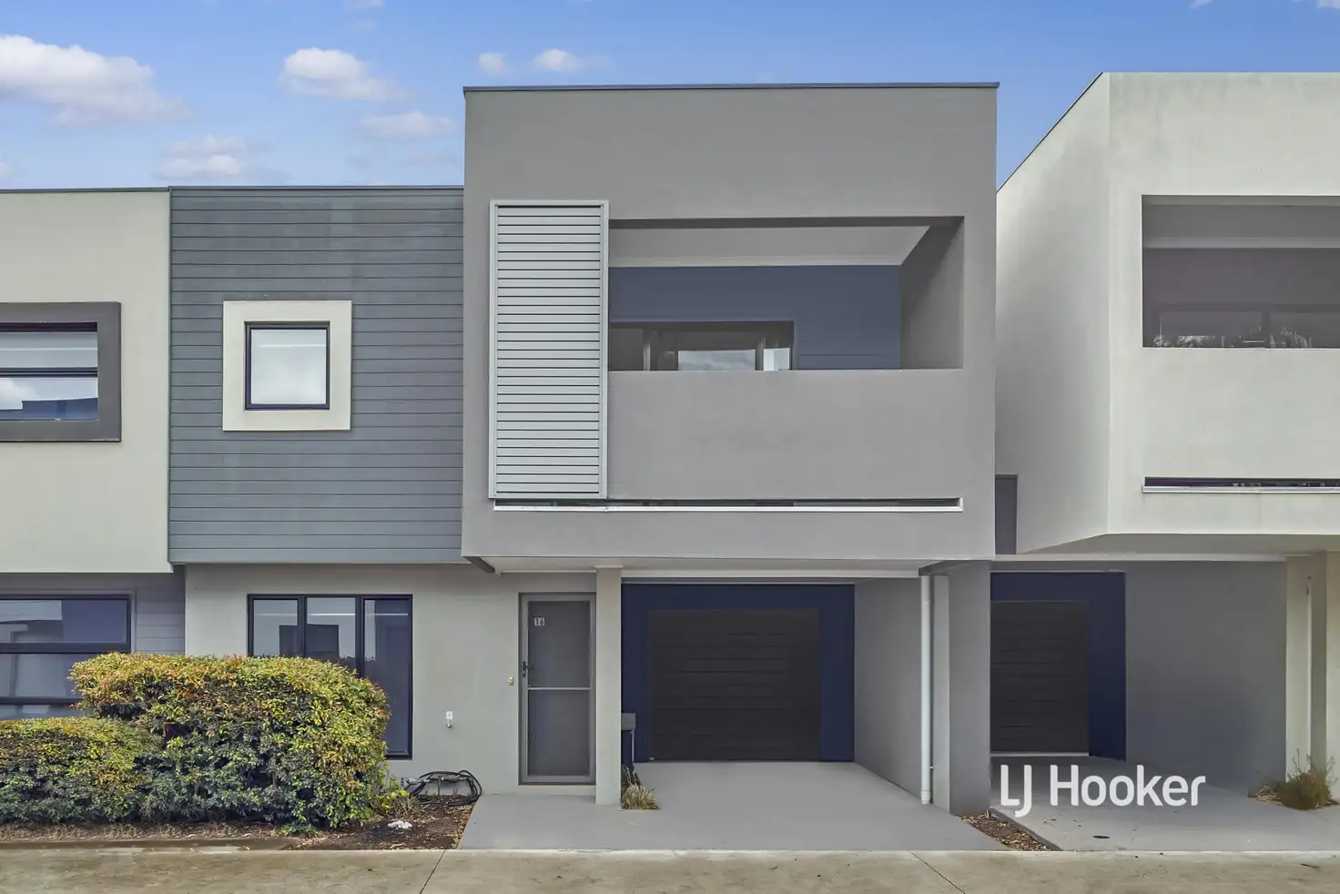 Main view of Homely townhouse listing, 16 Nugget Way, Cranbourne East VIC 3977