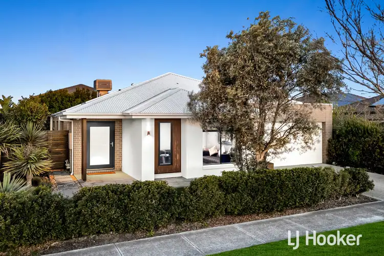 10 Moxham Drive, Clyde North VIC 3978