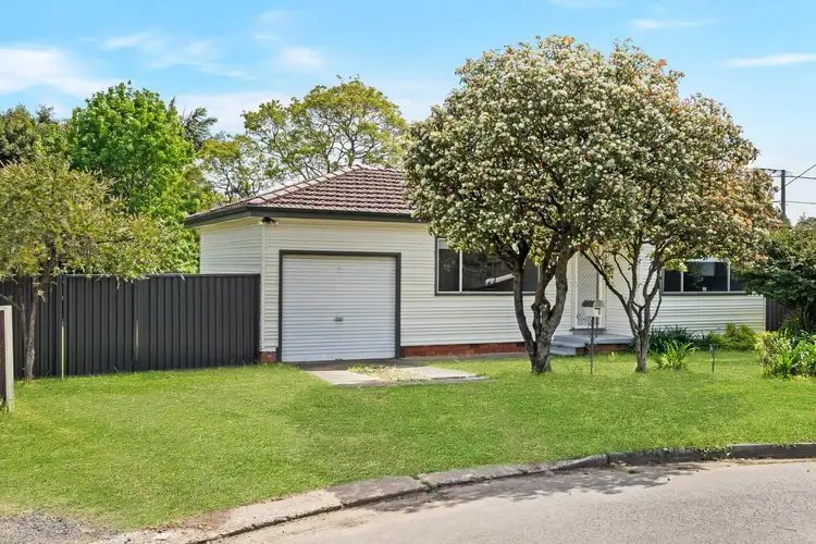 10 Waterloo Place, Glenfield NSW 2167