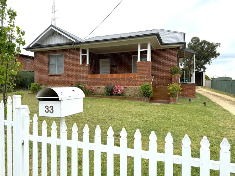 33 Caple Street, Young NSW 2594