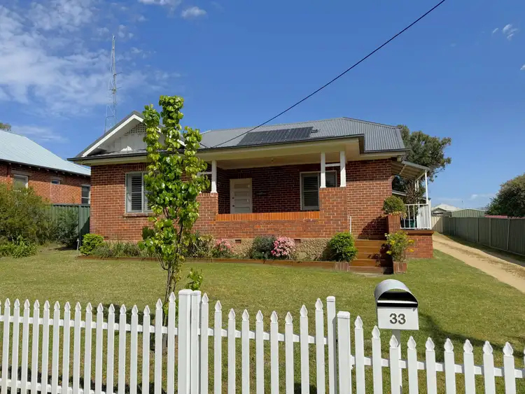 33 Caple Street, Young NSW 2594