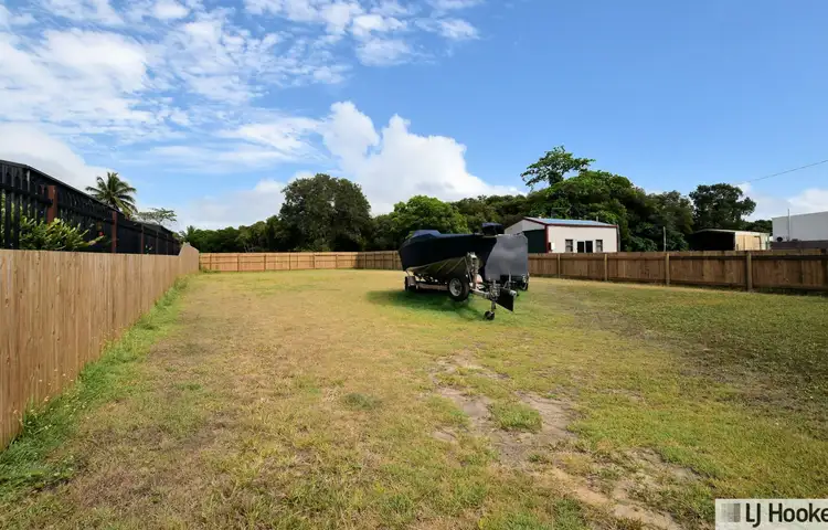 9 Taylor Street, Tully Heads QLD 4854