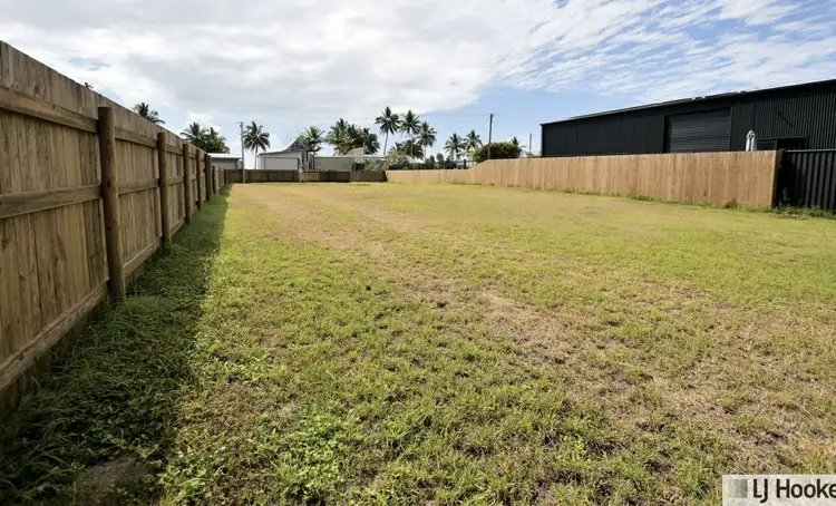 9 Taylor Street, Tully Heads QLD 4854