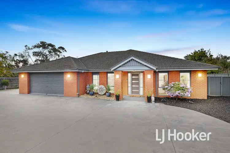 18 Huntingdale Close, Cranbourne VIC 3977