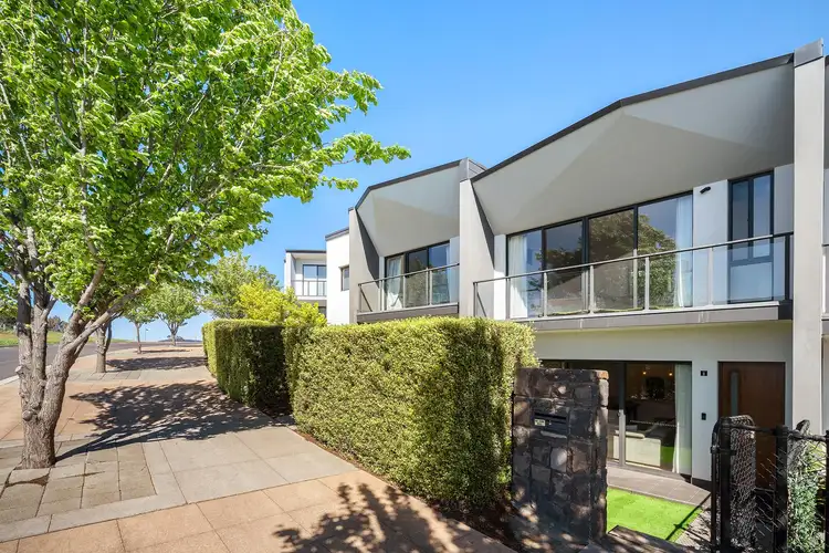 8/1 Rouseabout Street