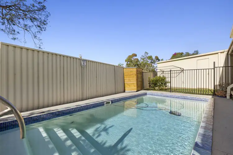 4 Loxton Court, Helensvale QLD 4212