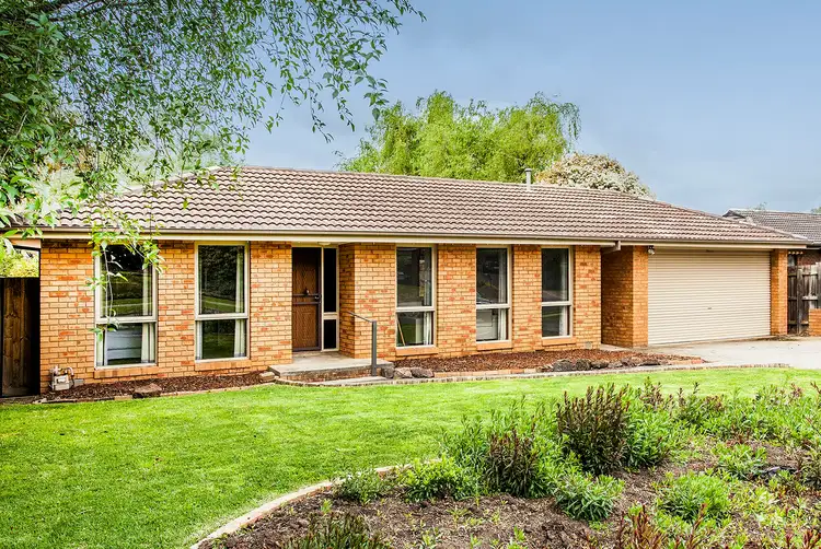 54 Churchill Drive, Mooroolbark VIC 3138