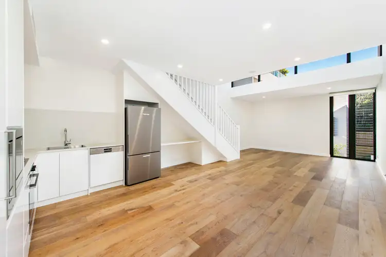 203/327 Barrenjoey Road, Newport NSW 2106
