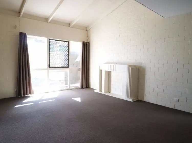 7 Chamberlain Rd, Rivervale WA 6103