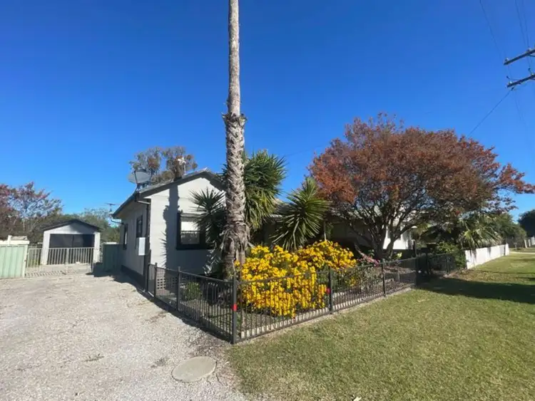 32 Gunnedah Road, West Tamworth NSW 2340