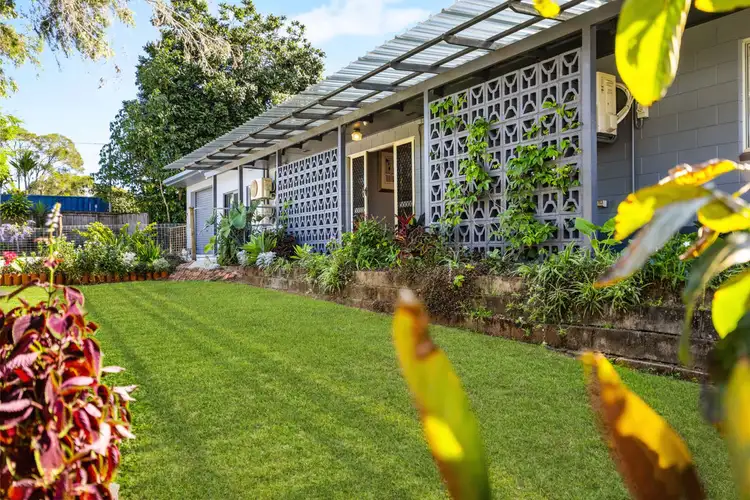 6 Poinsettia Close, Yungaburra QLD 4884
