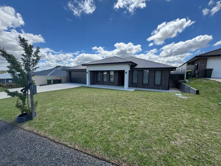 4 Fairleigh Place, Kelso NSW 2795