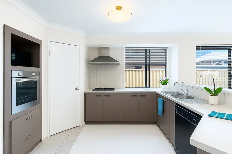 Sixth view of Homely house listing, 10 Garnet Way, Dalyellup WA 6230