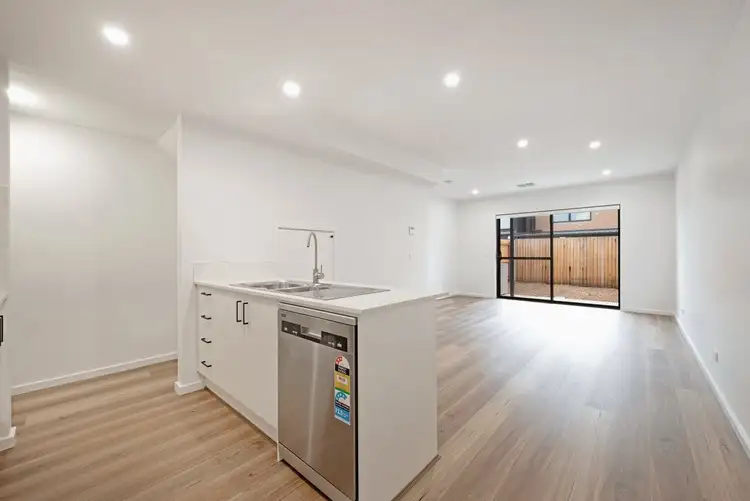 9/2 Cornelius Street, Coombs ACT 2611