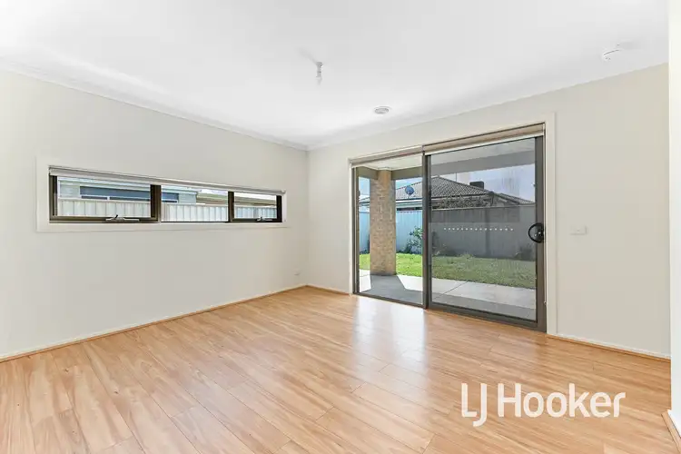 Fifth view of Homely house listing, 40 Edenbrook Circuit, Pakenham VIC 3810