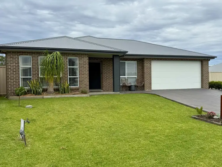 28 Jindalee Crescent, Nowra NSW 2541