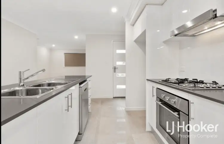 8 Cottage Place, Coomera QLD 4209