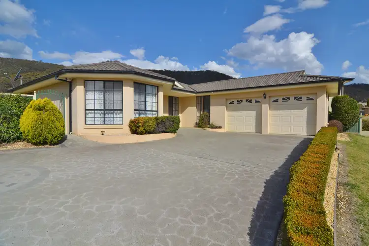 19 Robinia Drive, Lithgow NSW 2790