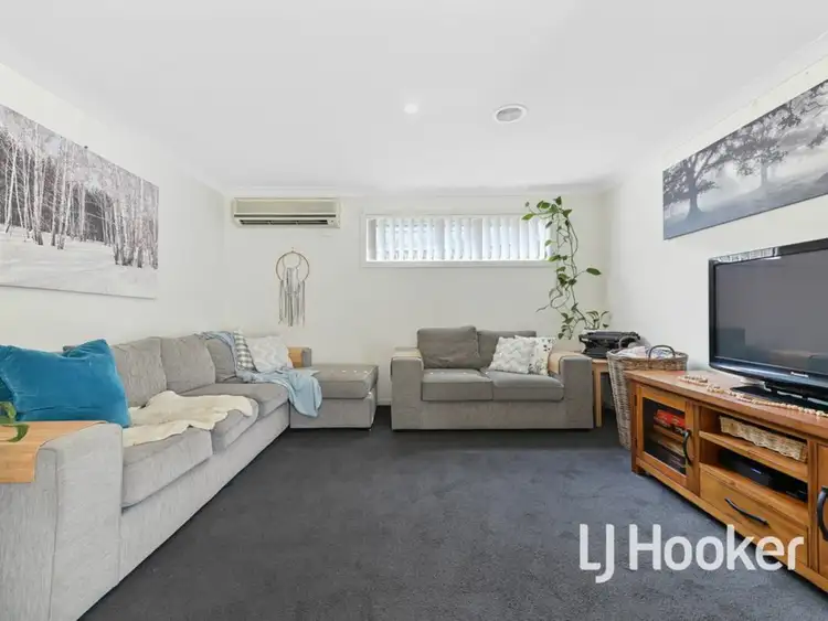 Fifth view of Homely house listing, 23 Alapont Close, Pakenham VIC 3810